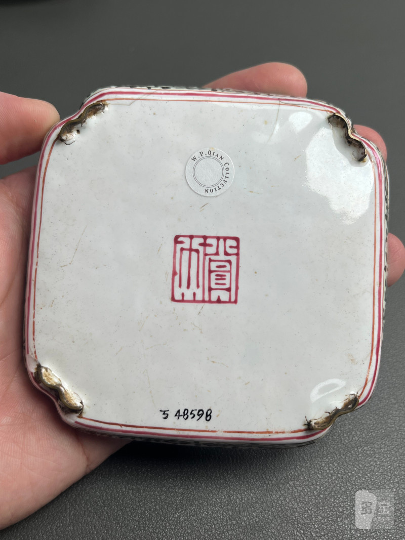 清乾隆  铜胎画珐琅人物故事图四方倭角碟（一对、带老盒） - 图13